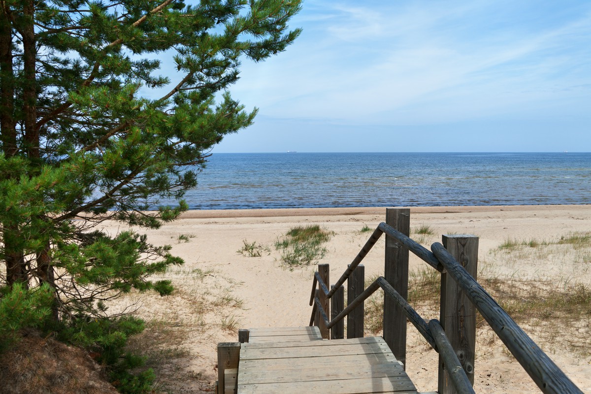 Dlaczego warto wybrać domki nad morzem zamiast apartamentu?